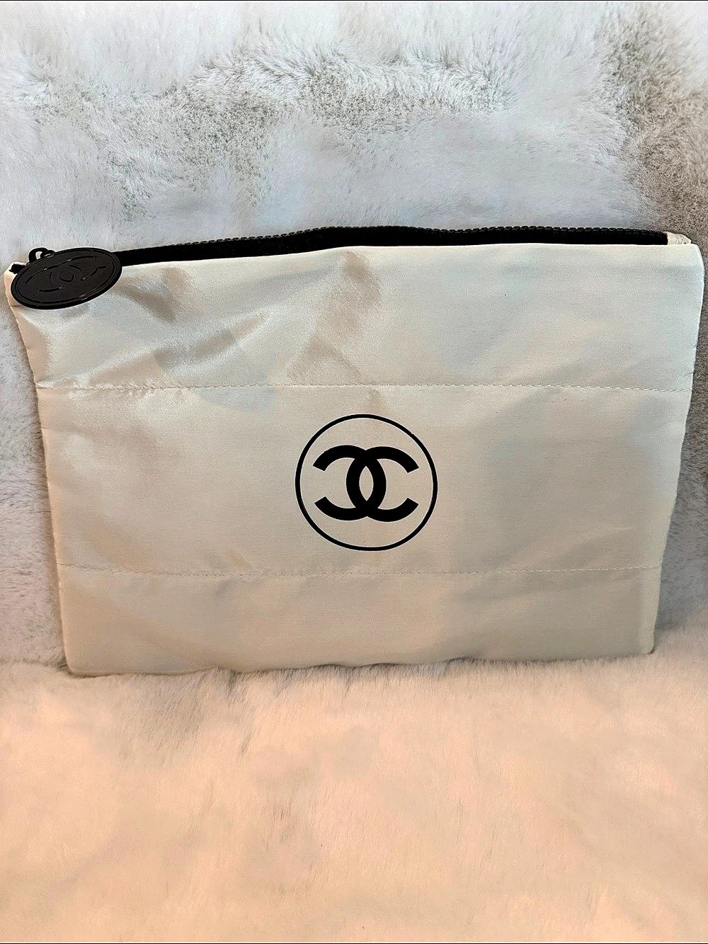 NWOT Beaute White Canvas Cosmetic Pouch